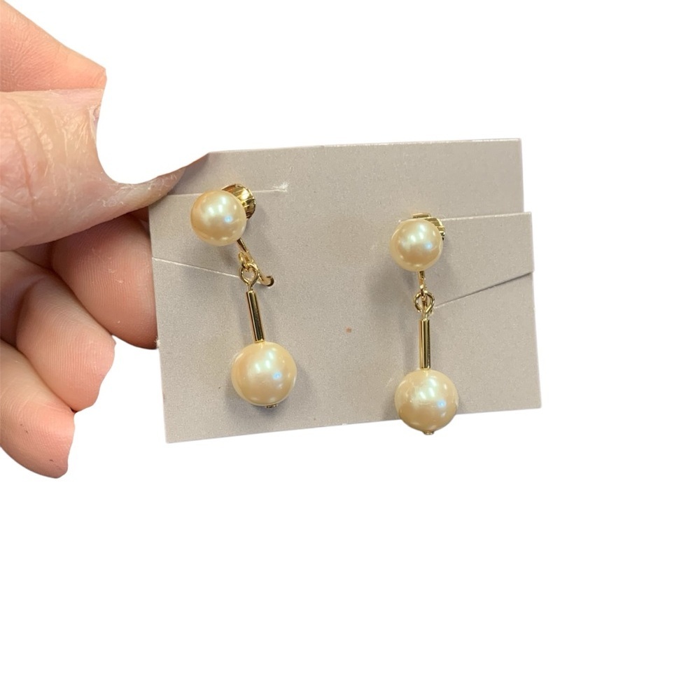 Avon “Cashmere” Goldtone and Pearl Drop clip Earrings. NIB 1987